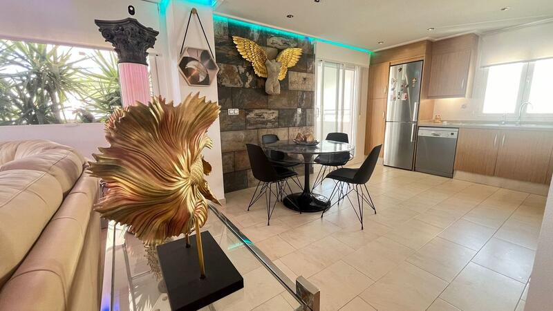 3 спальная комната Коммерческая недвижимость продается