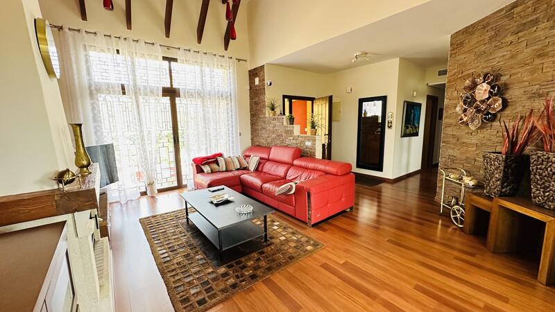 4 спальная комната Дом в пещере продается