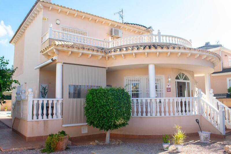 4 Cuarto Villa en venta