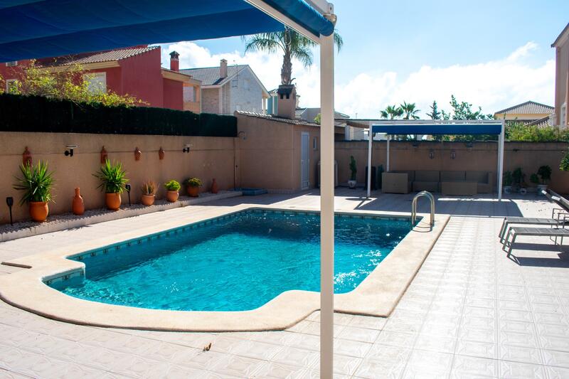 4 Cuarto Villa en venta
