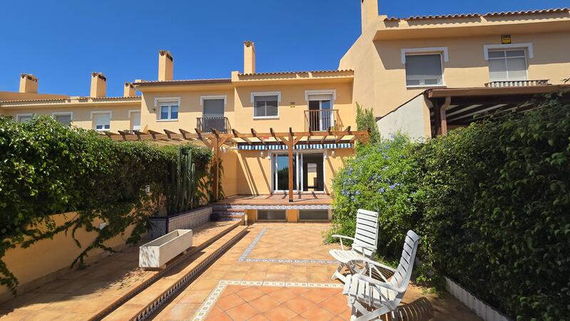 5 bedroom Townhouse for sale