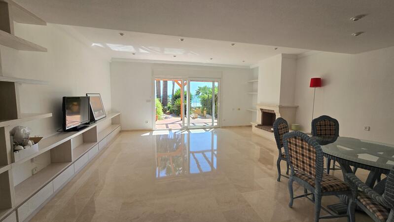 5 bedroom Townhouse for sale