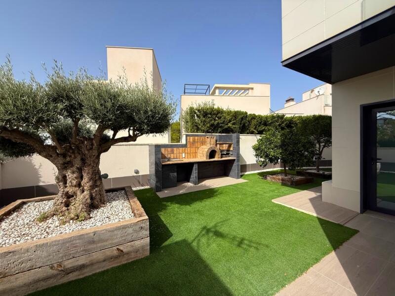 5 Schlafzimmer Villa zu verkaufen 5 Schlafzimmer Villa zu verkaufen