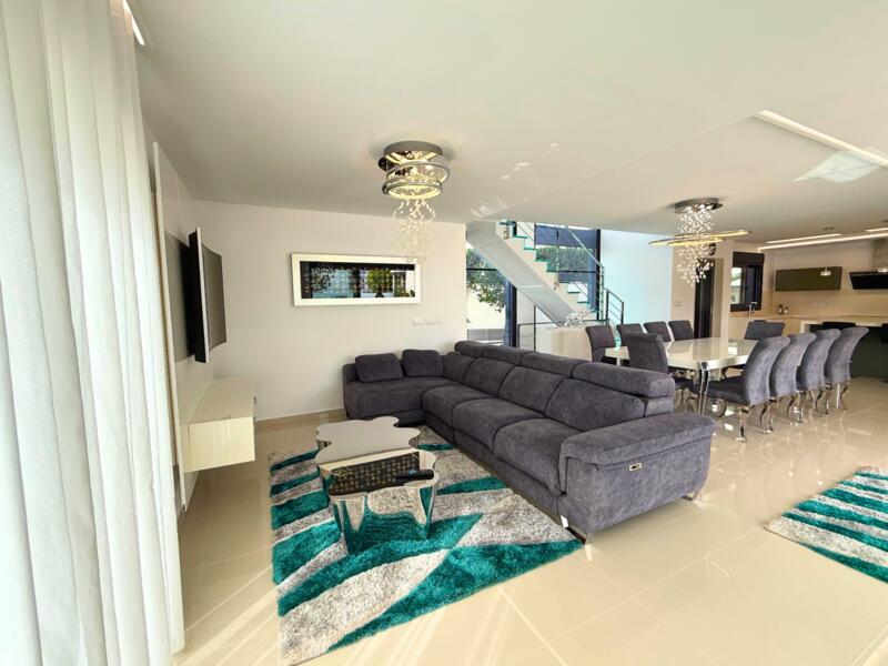 5 Schlafzimmer Villa zu verkaufen 5 Schlafzimmer Villa zu verkaufen