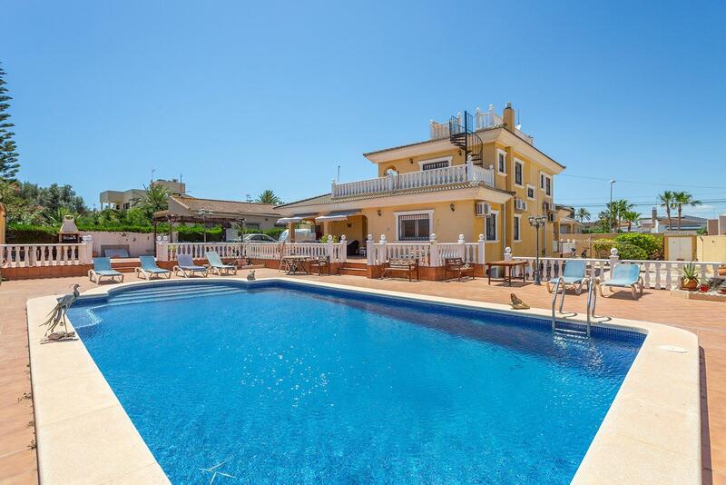 Villa till salu i Torrevieja, Alicante
