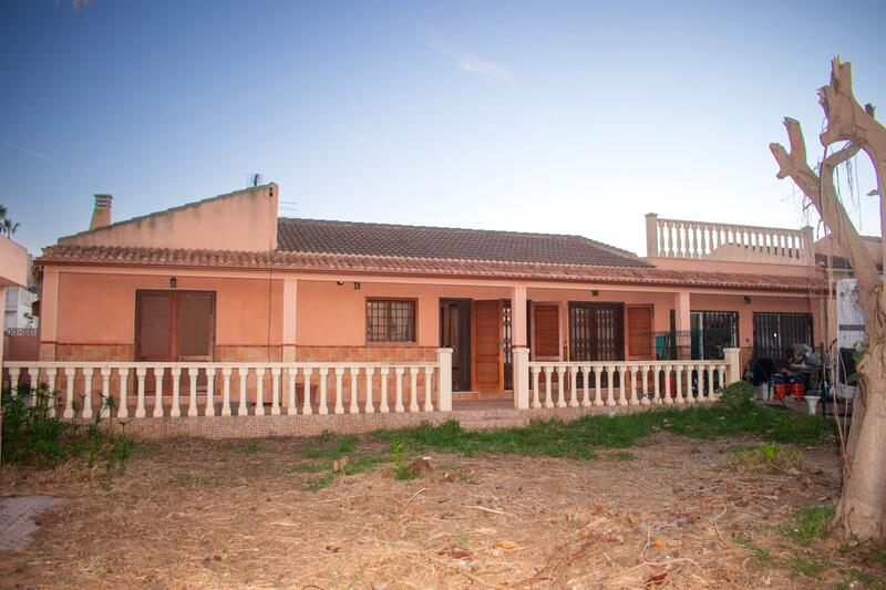 Villa Te koop in Torrevieja, Alicante
