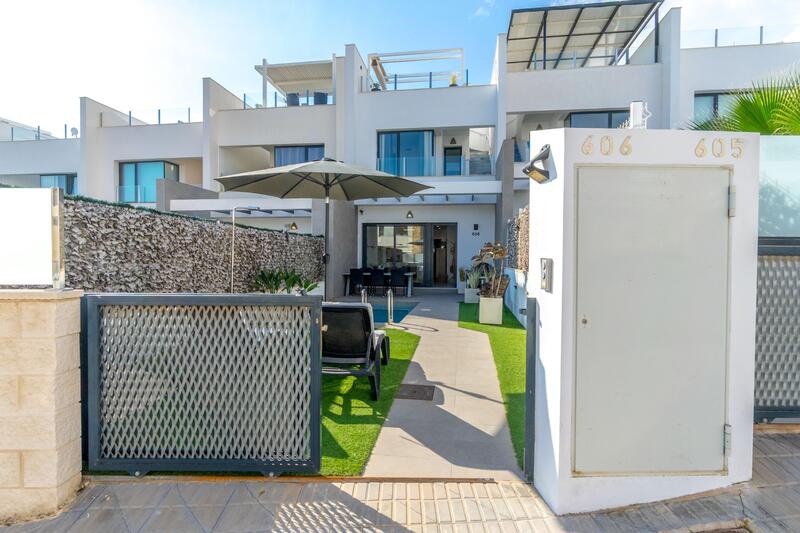 3 slaapkamer Gezinswoning Te koop