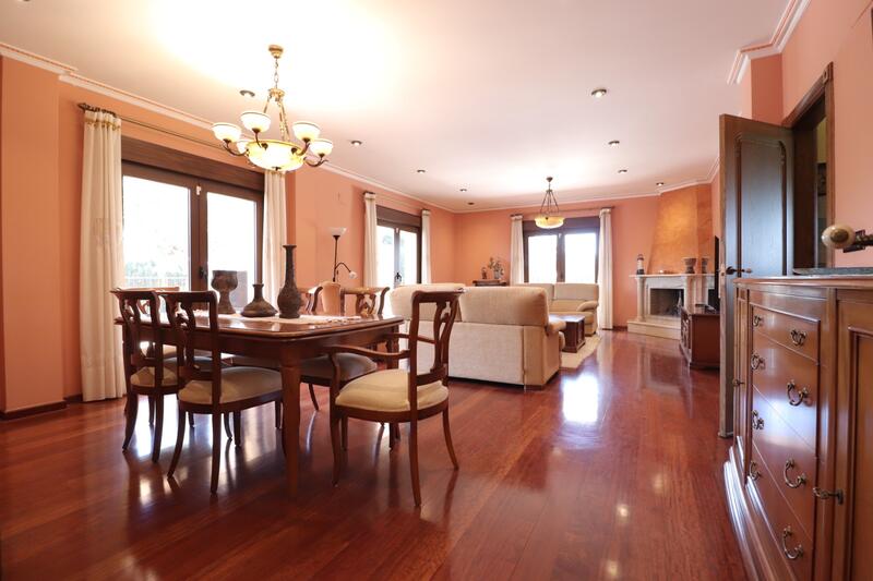 6 bedroom Country House for sale 6 bedroom Country House for sale