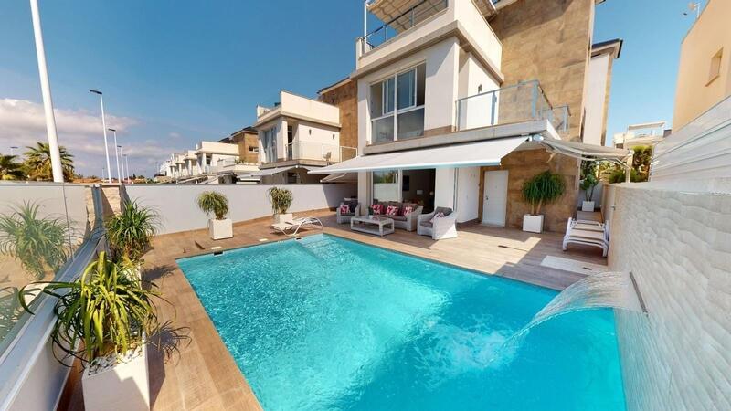 Villa till salu i Torrevieja, Alicante