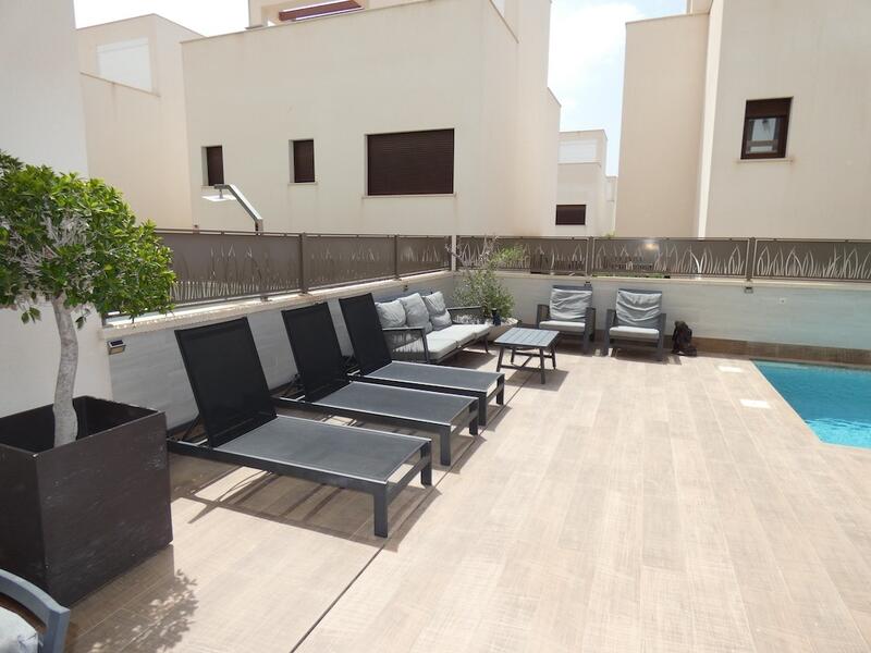 3 Schlafzimmer Villa zu verkaufen 3 Schlafzimmer Villa zu verkaufen