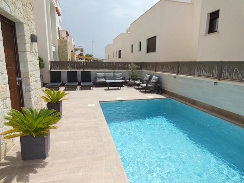 3 Schlafzimmer Villa zu verkaufen 3 Schlafzimmer Villa zu verkaufen