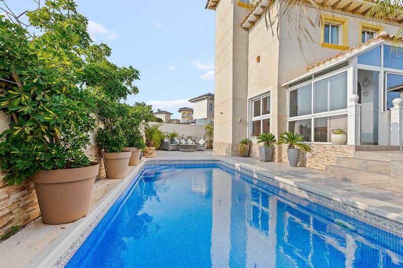 Villa en venta en Orihuela Costa, Alicante