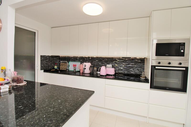 2 slaapkamer Appartement Te koop 2 slaapkamer Appartement Te koop