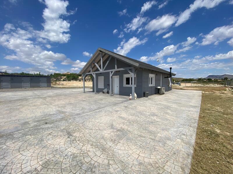 3 bedroom Country House for sale 3 bedroom Country House for sale