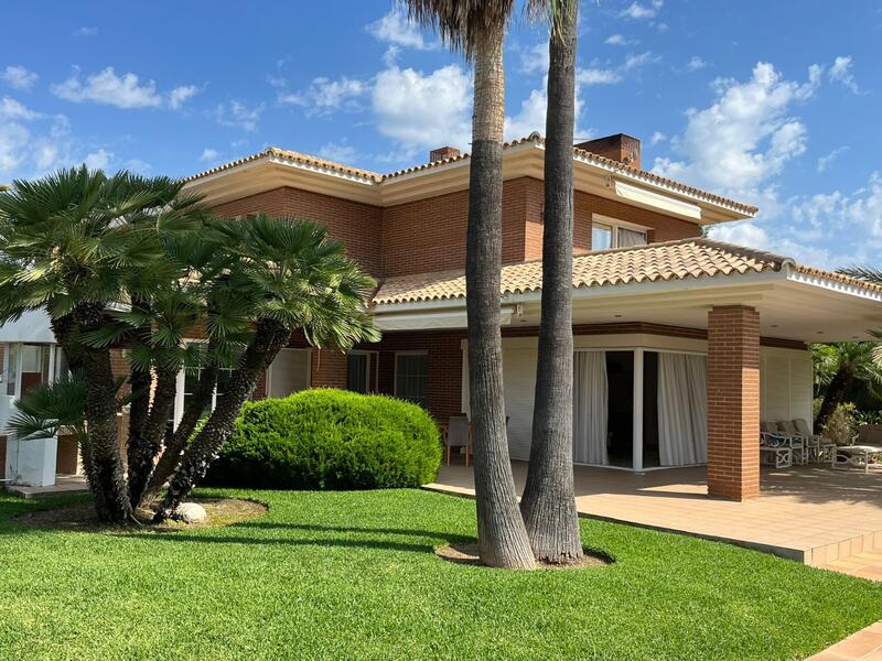 7 bedroom Villa for sale