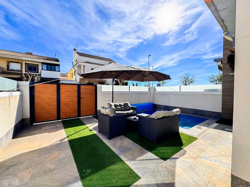 Townhouse for sale in Pilar de la Horadada, Alicante