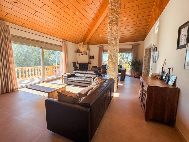 6 bedroom Villa for sale