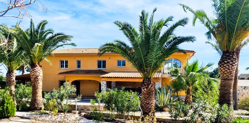 6 bedroom Villa for sale