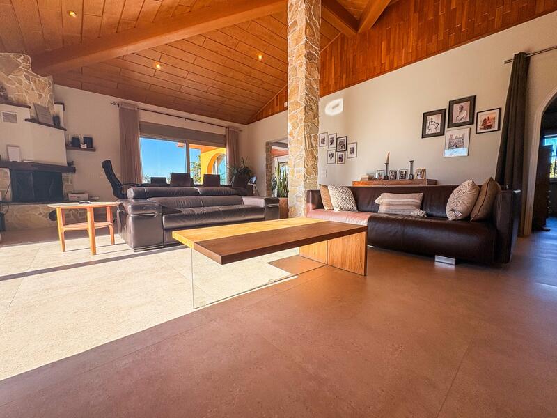 6 bedroom Villa for sale