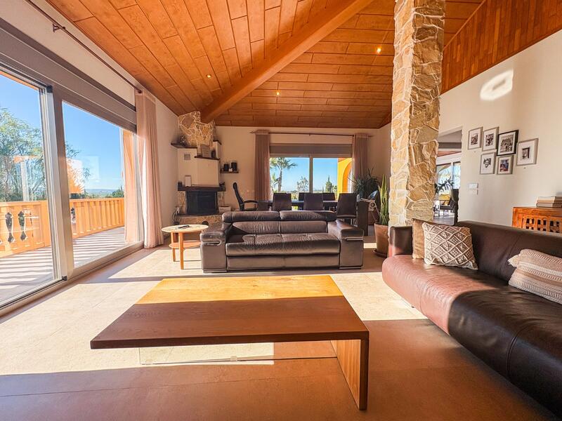 6 bedroom Villa for sale