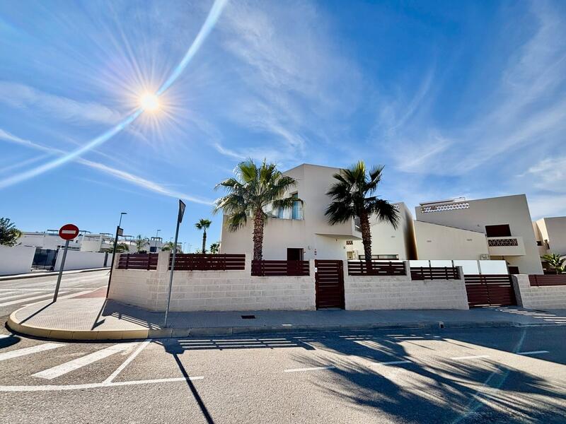 3 bedroom Villa for sale 3 bedroom Villa for sale