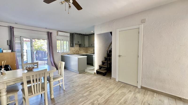 2 bedroom Townhouse for sale