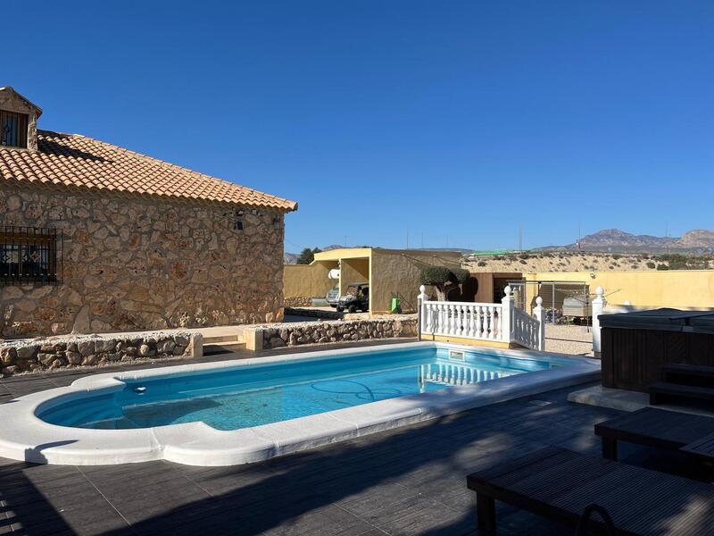 3 bedroom Country House for sale 3 bedroom Country House for sale