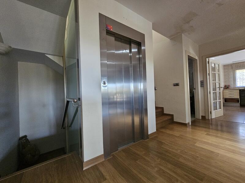 5 bedroom Villa for sale 5 bedroom Villa for sale