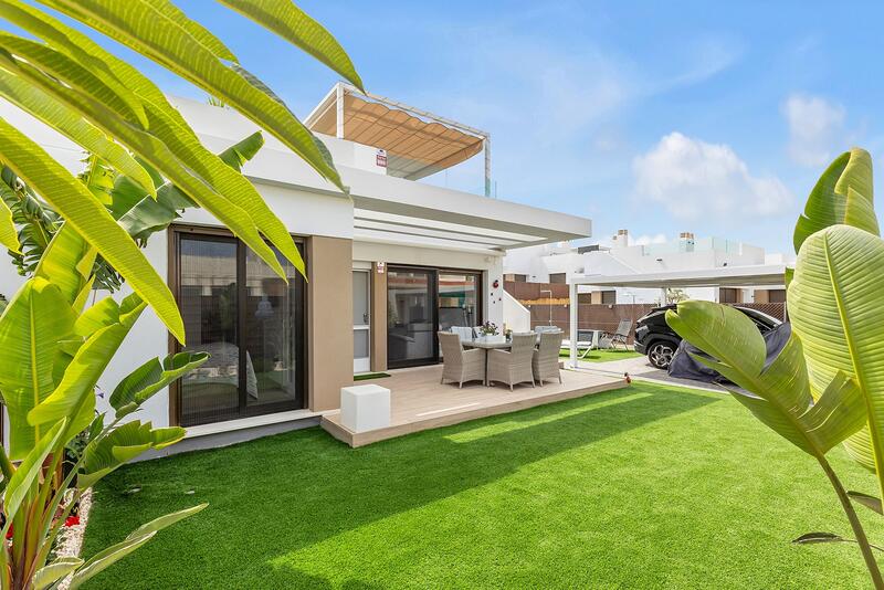 Villa til salgs i Vistabella Golf, Alicante