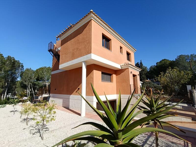 Villa til salg i Pinar de Campoverde, Alicante