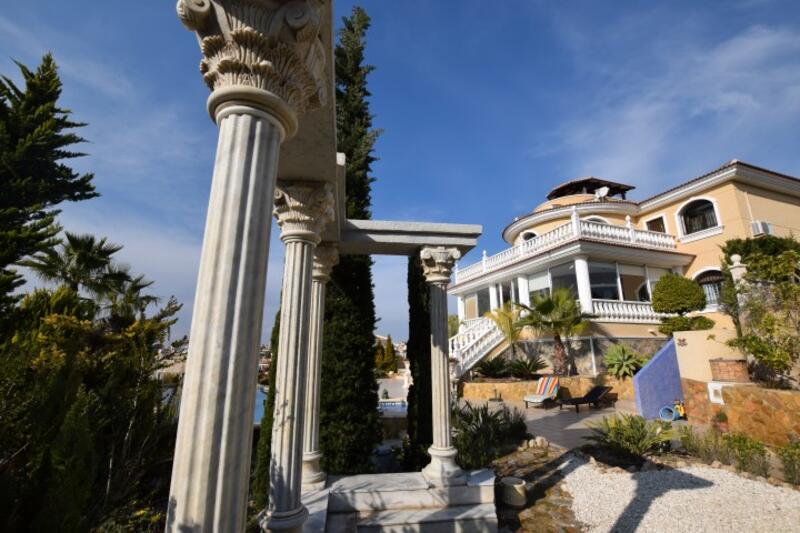 5 bedroom Villa for sale