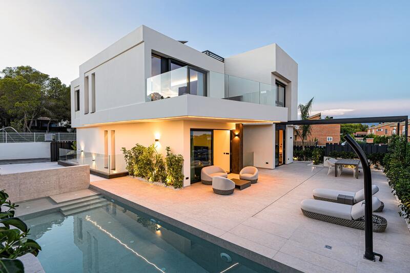 Villa for sale in La Nucia, Alicante