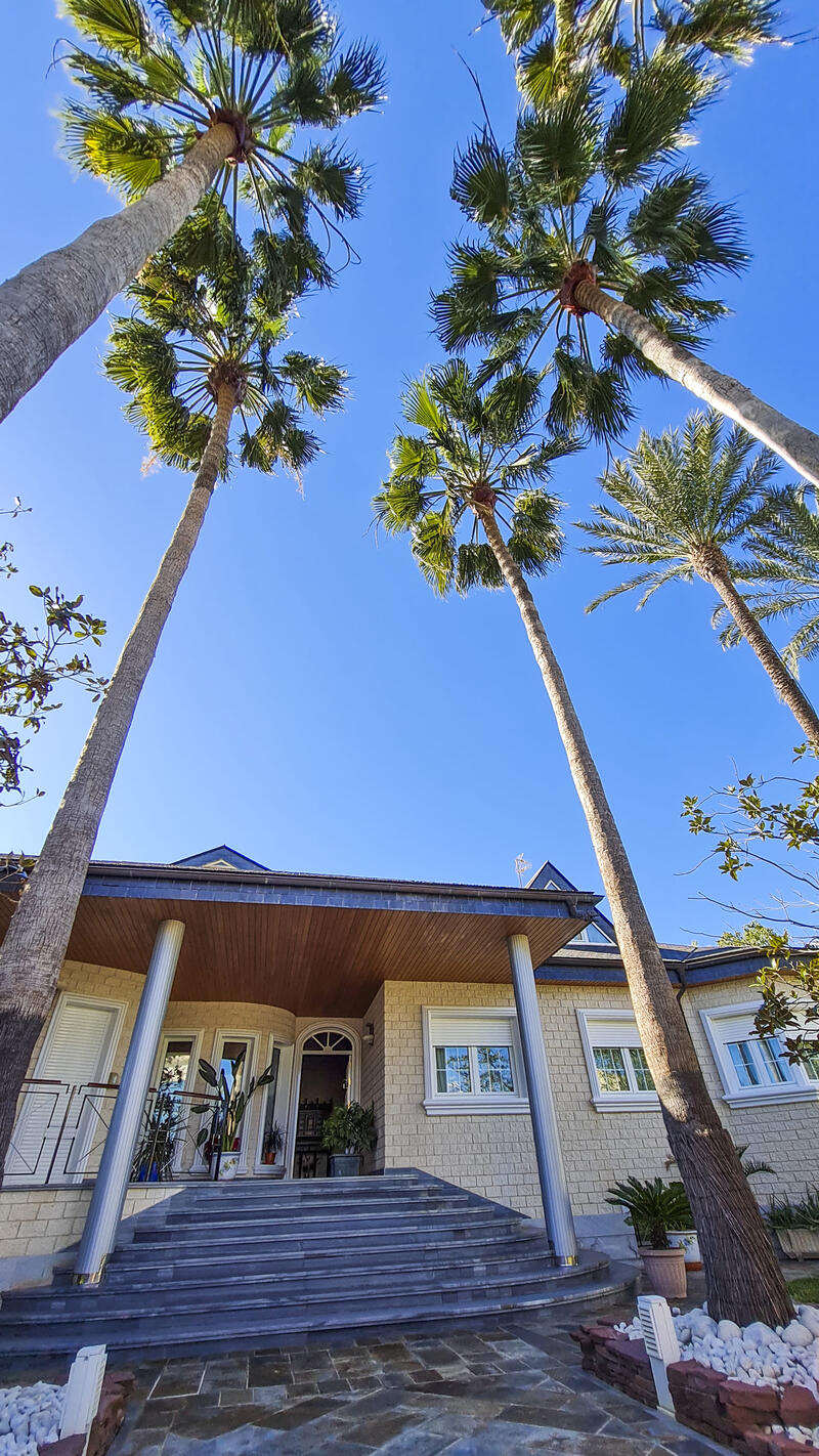 5 bedroom Villa for sale