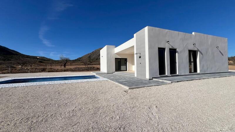 Villa for sale in La Canalosa, Alicante