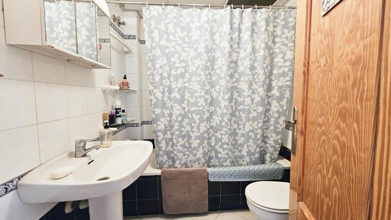 3 спальная комната городская тюрьма продается