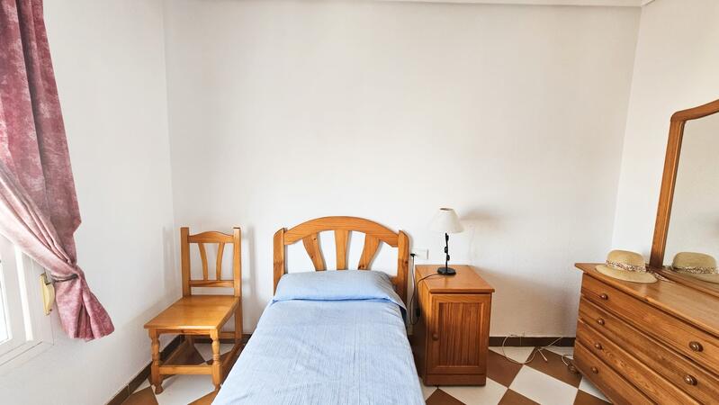 3 спальная комната городская тюрьма продается