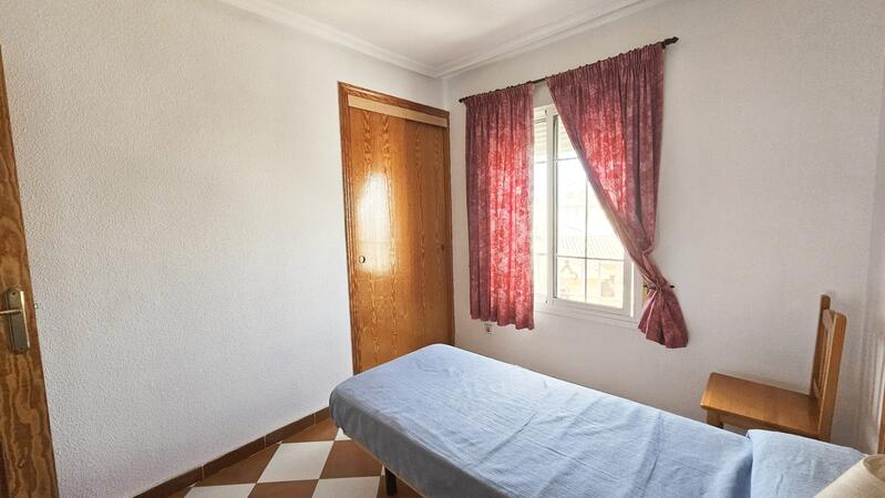 3 спальная комната городская тюрьма продается