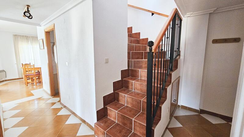 3 спальная комната городская тюрьма продается