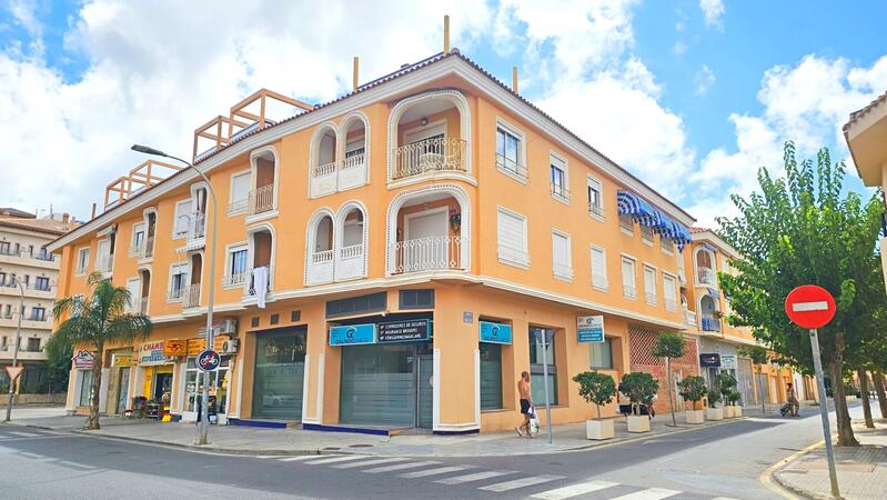 3 спальная комната городская тюрьма продается