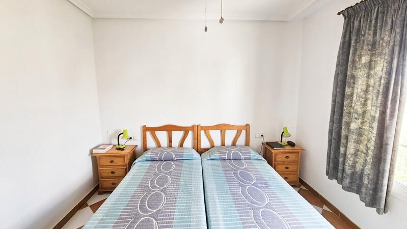 3 спальная комната городская тюрьма продается