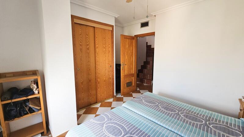 3 спальная комната городская тюрьма продается