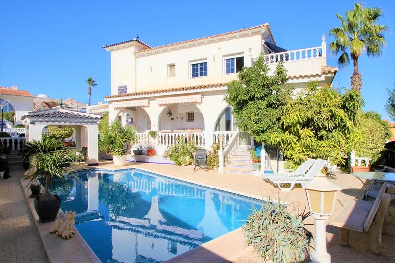 Villa en venta en Orihuela Costa, Alicante