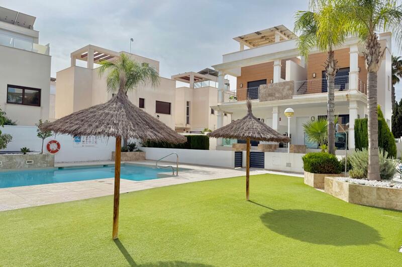 3 спальная комната городская тюрьма продается