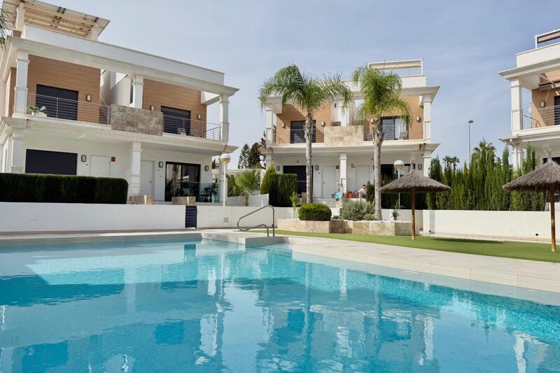 3 спальная комната городская тюрьма продается