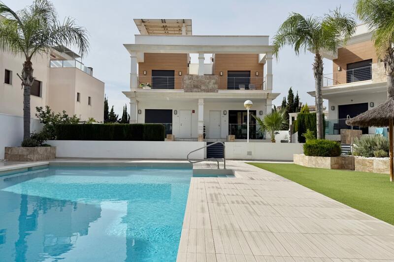 3 спальная комната городская тюрьма продается