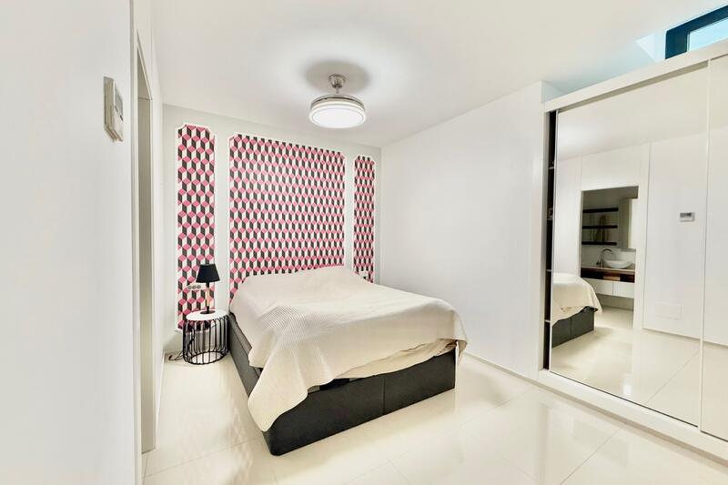 3 спальная комната городская тюрьма продается