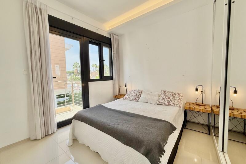 3 спальная комната городская тюрьма продается