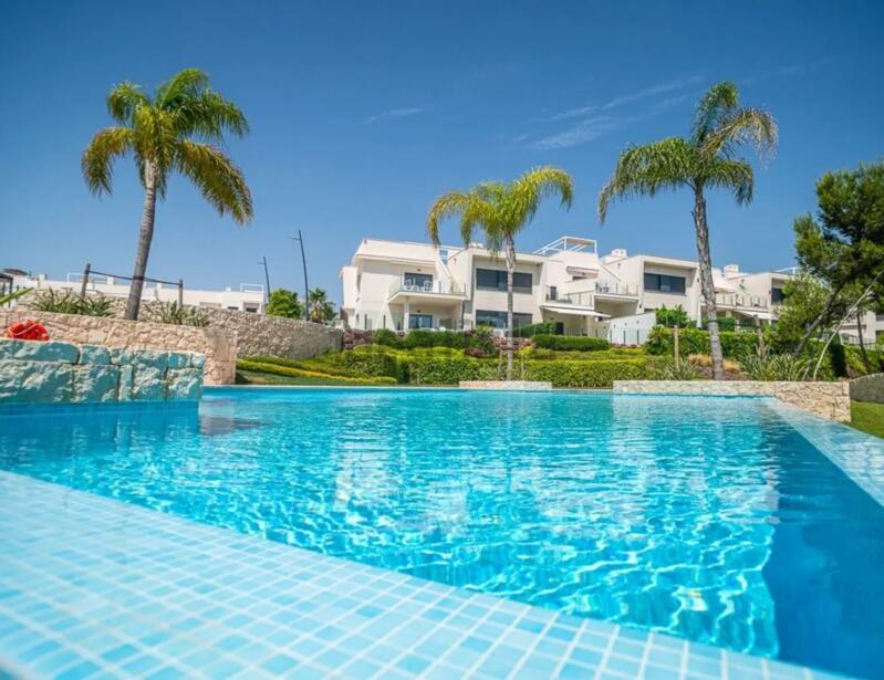 2 slaapkamer Gezinswoning Te koop 2 slaapkamer Gezinswoning Te koop