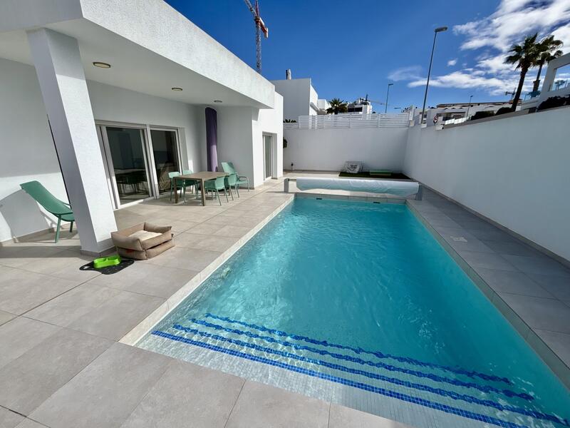 3 Schlafzimmer Villa zu verkaufen 3 Schlafzimmer Villa zu verkaufen