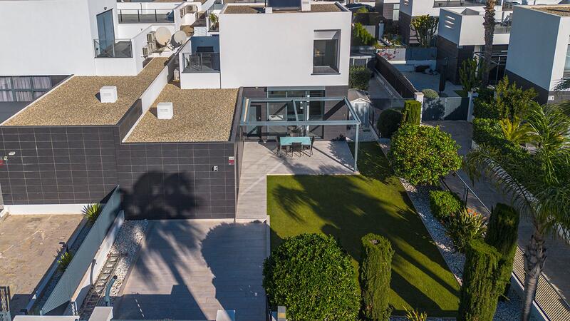 3 slaapkamer Gezinswoning Te koop 3 slaapkamer Gezinswoning Te koop